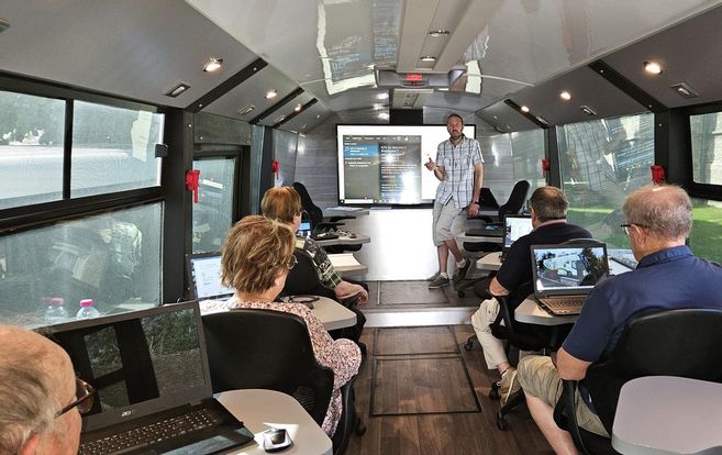 , Un bus pour expliquer le numérique aux seniors