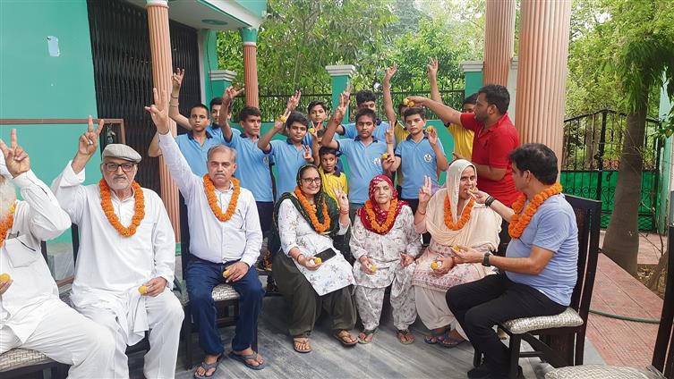 , La famille de Manu Bhaker ravie de son accession à la gloire olympique : The Tribune India