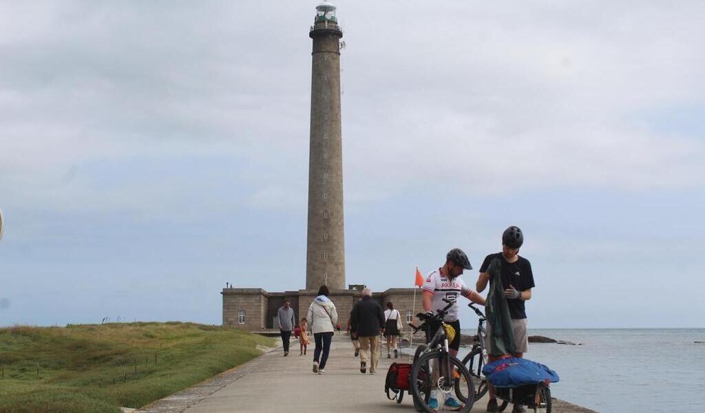 , On devrait frôler un record d’affluence en haut du phare de Gatteville