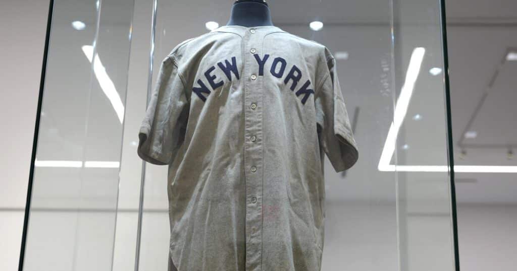 , Le maillot de Babe Ruth, célèbre pour son rôle dans « Called Shot », vendu pour un montant record de 24 millions de dollars