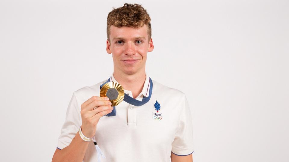 , Léon Marchand a offert l’une de ses médailles d’or à un adolescent en rémission d’un cancer