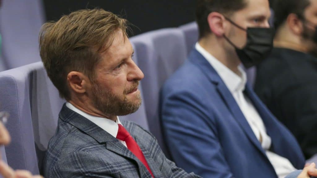 , « Il ne vit plus à Mons depuis belle lurette »: la Liste du Bourgmestre attaque Georges-Louis Bouchez suite à la polémique avec Julie Taton