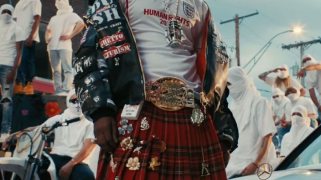 , Comment une marque de vêtements flirte-t-elle avec la politique française ?