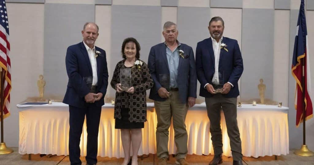 , JA intronise 4 personnes au Temple de la renommée des affaires et attribue des bourses d’études | Brazos Living