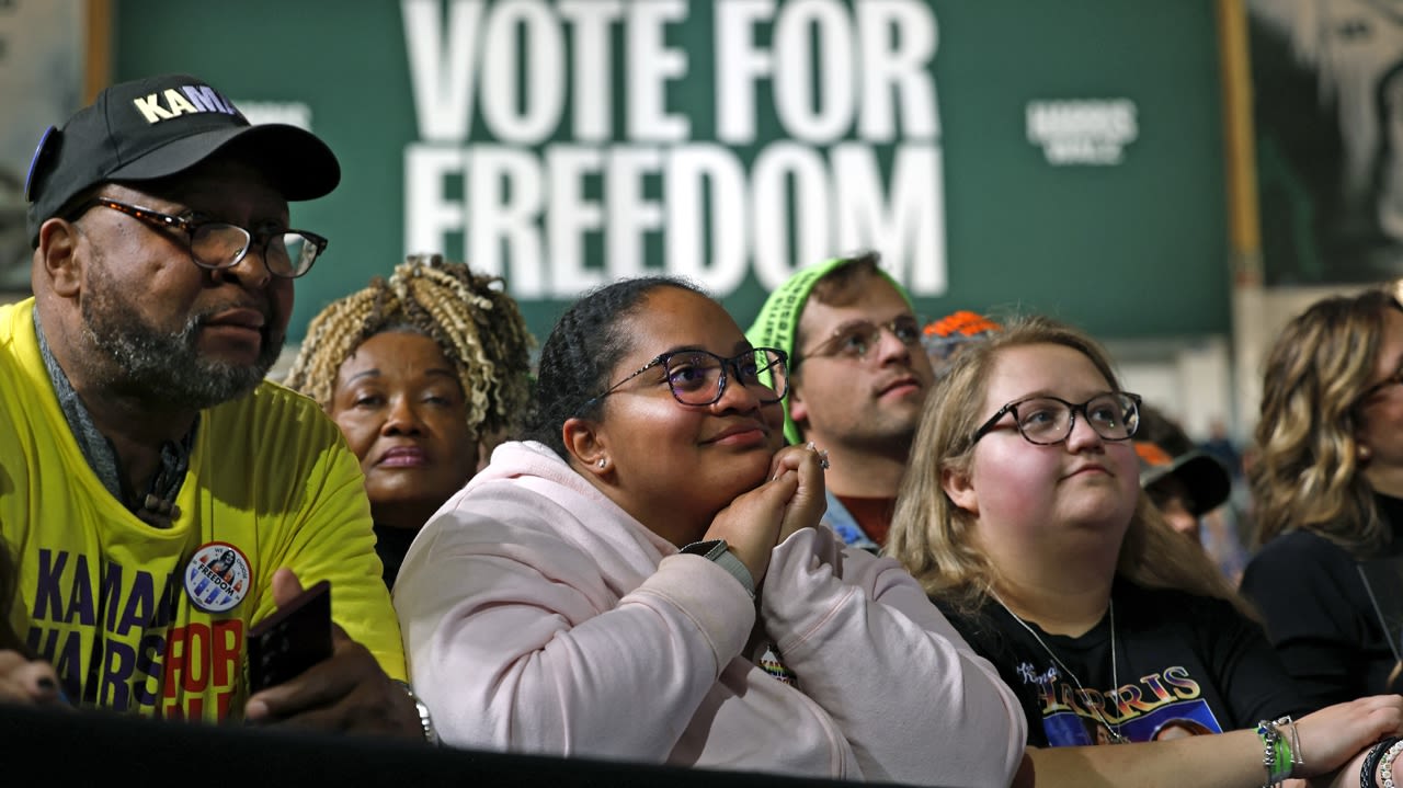 Des supporteurs de Kamala Harris, dans le Michigan, le 3 novembre.