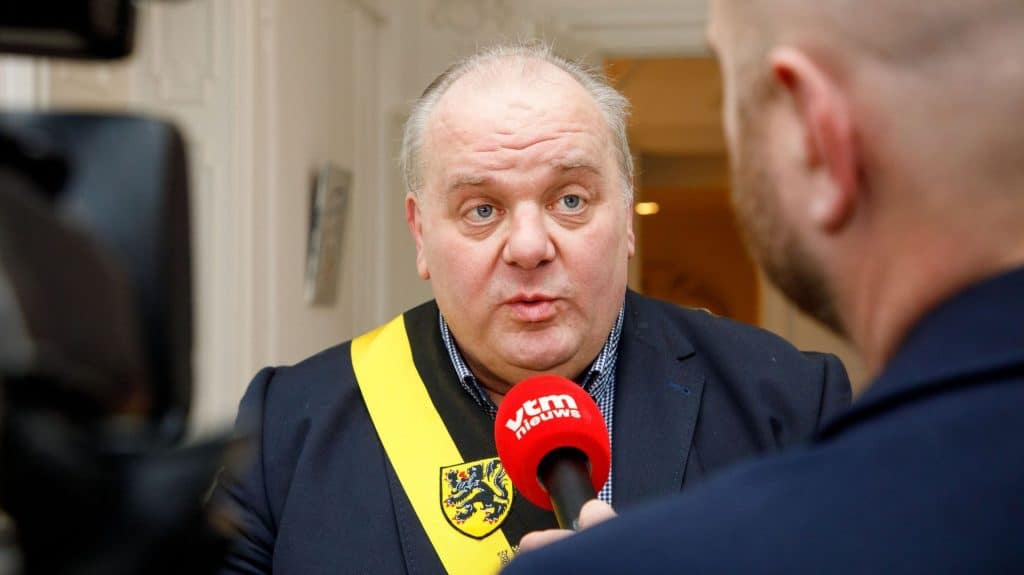 , Les médias flamands parlent-ils trop de Guy D’Haeseleer (VB) et de sa santé ?