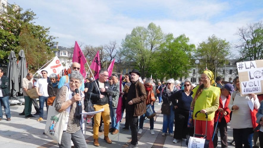 , Mobilisés « contre l’extrême droite » pour défendre l’État de droit, 150 personnes défilent à Tarbes