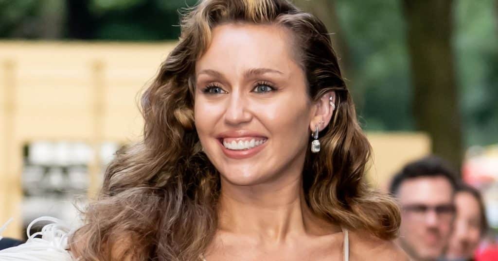 , L’icône bien-aimée Disney fait l’histoire alors qu’elle a récompensé la star sur Hollywood Walk of Fame