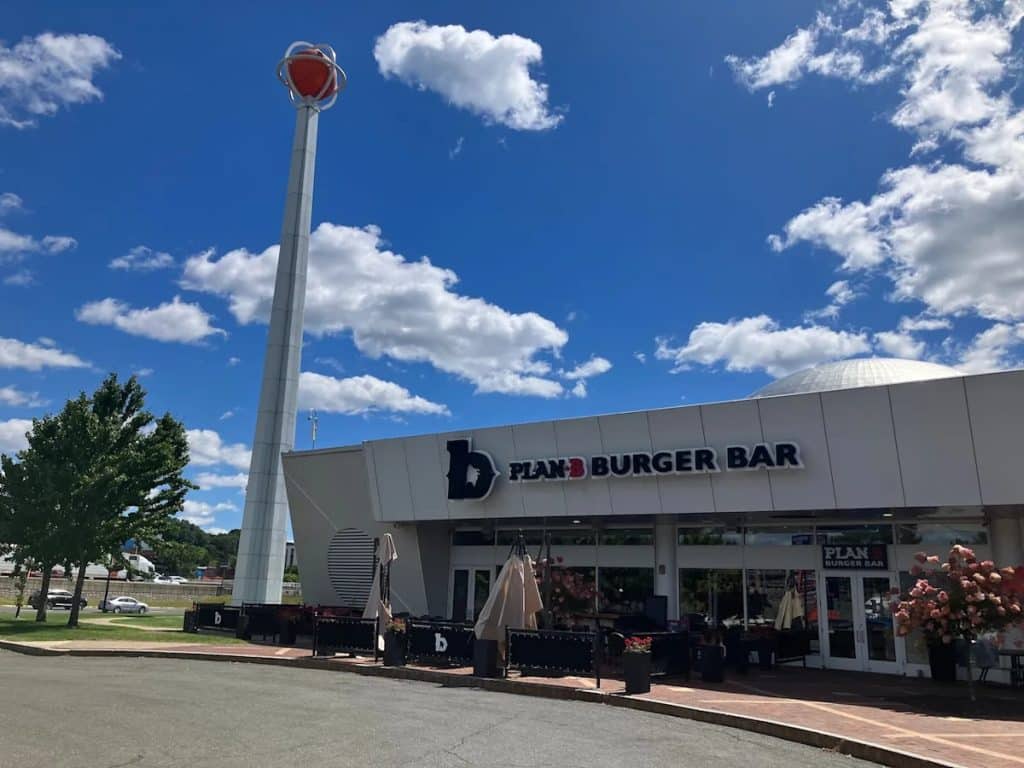 , Le bar Burger Burger se termine au Temple de la renommée, Hartford, West Hartford Emplacements