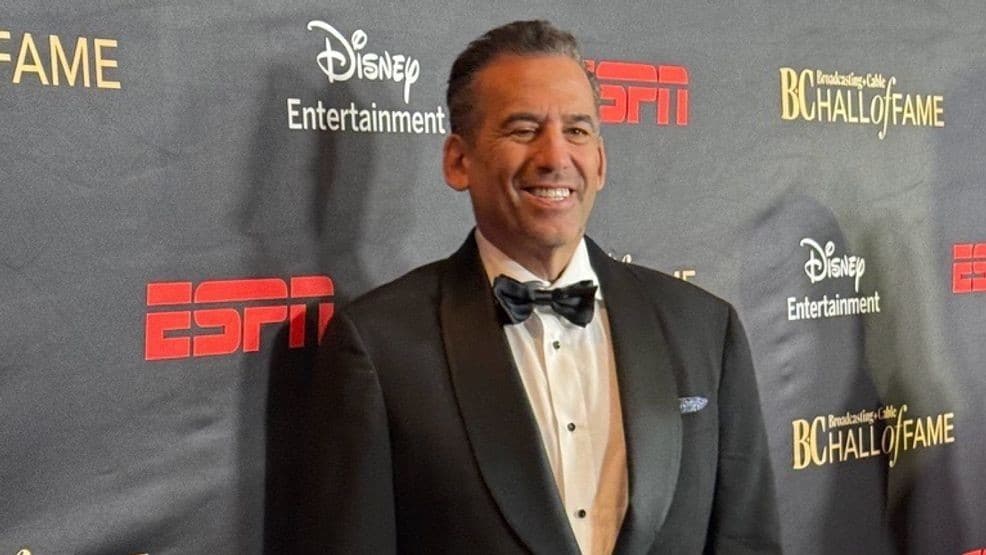 , Sinclair Coo et président des médias locaux ont été intronisés à la diffusion + Hall of Fame du câble